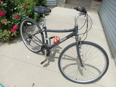 2010 RALEIGH DETOUR 3.5 Mens  Bicycle - Image 1 of 4