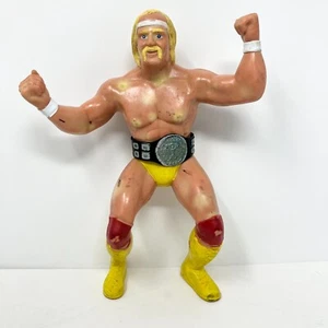 Figura de acción Titan Sport Hulk Hogan 1984 de colección con cinturón de campeonato original - Imagen 1 de 6