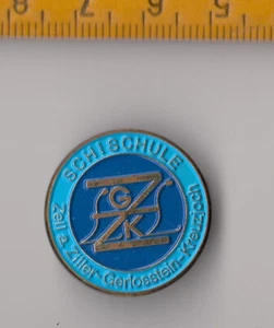 Vintage Schischule Zell am Ziller Gerlosstein Ski Skiing brooch pin badge - Picture 1 of 3