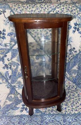 维特林木和弧形玻璃古玩柜 19.5 英寸高 3 架罕见复古 — 第 1/4 张图片