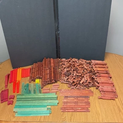 Lincoln Logs Huge Lot Of 664 Pieces - Image 1 of 4