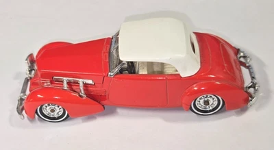Matchbox Models of Yesteryears YY18 1937 Cord Model 812 Supercharged Convertible - Image 1 of 4