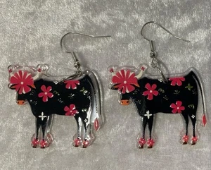 Fun & quirky floral cow acrylic dangle earrings free postage - Picture 1 of 2