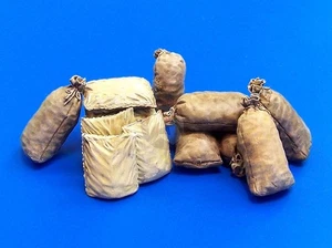 Plus Model 1/35 Bags Filled Burlap Sacks Goods Storage, Sandbags, Truck Load 295 - Picture 1 of 1