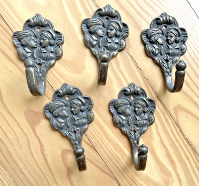 5 alte Wandhaken Garderobenhaken*Messing*Fischer+Fischerin*Maritim*Dachbodenfund - Bild 1 von 4