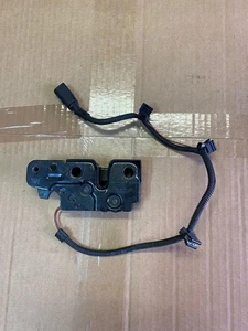 Seat Leon 1p1 Motorhaubenschloss Klappenschloss Vorne Original 1P0823509D - Picture 1 of 2