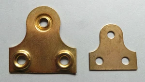 4 Pack  Flat Picture Hanging Plates Brass Coloured Choose light or heavy weight - Picture 1 of 3