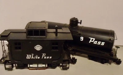 BACHMANN ESCALA B GRANDES CAMIONES CISTERNA DE PASO BLANCO y LIMPIEZA DE PISTAS FURGÓN Foto 1 de 4