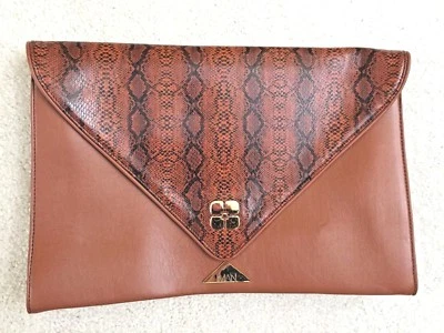 BOLSA DE MÃO IMAN marrom grande pele de cobra falsa NOVA com capa de poeira - Imagem 1 de 3