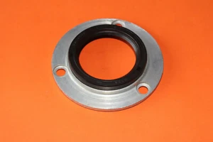 TRIUMPH T150 T160 5 SPEED HIGH GEAR OIL SEAL & HOUSING 57-4394 60-3510 UK MADE - Picture 1 of 2