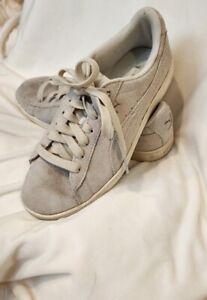 womens shoes- PUMA sneakers, well-worn, US size 7 cream