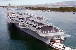 US Navy CVN-72 USS Abraham Lincoln 1989 - heute Foto (8" x 12") (#2) - Bild 1 von 1