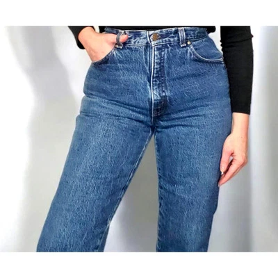 Vintage 90's slim fit Levi's. High rise 27-28.5 waist, feminine cut Made in USA. - Image 1 of 4