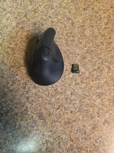 Logitech MR0094 Lift Vertical Kabellose Bluetooth Linkshand Maus mit Dongle - Bild 1 von 4