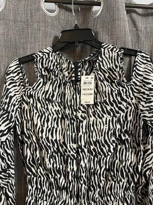 INC 挖肩斑马纹连身裤,尺寸 M — 第 1/3 张图片