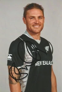 NEW ZEALAND CRICKET: BRENDON McCULLUM SIGNED 6x4 ODI PORTRAIT PHOTO+COA - Picture 1 of 1