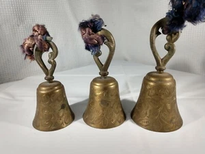 Juego de 3 campanas de sarna de latón de colección grabadas en la India 2 pulgadas, 2 1/4 pulgadas, 2 1/2 pulgadas - Imagen 1 de 12