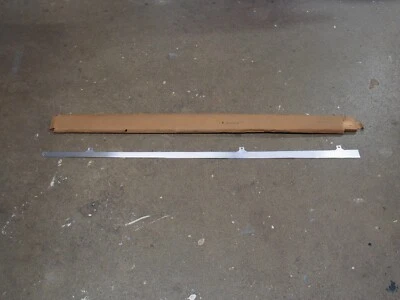 1958 CHEVROLET BISCAYNE BROOKWOOD ПЕРЕДНЕЕ КРЫЛО ОТДЕЛКА ПАНЕЛИ ВСТАВКИ N.O.S. под правую руку - Изображение 1 из 4