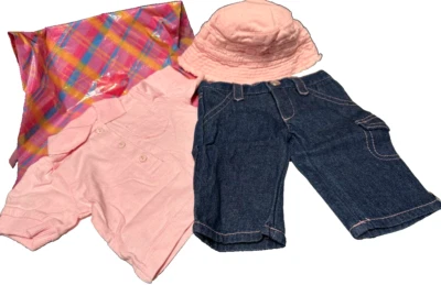 My Twinn 23" Muñeca Etiquetada Azul Jeans Rosa Camisa Sombrero Cubo Conjunto de 3 piezas NUEVO Auténtico Foto 1 de 4