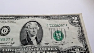 ERRORE MOLTO RARO 1976 BANCONOTA DA $2 DOLLARI--SOVRASTAMPA DISALLINEAMENTO/TAGLIO SBAGLIATO SERIE 'A' - Foto 1 di 8