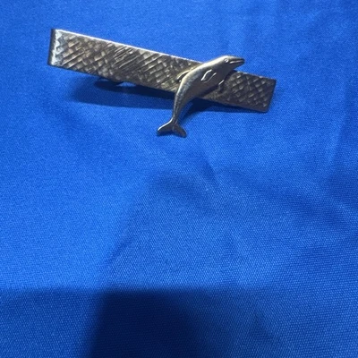 Clip de corbata de delfín: bronce Foto 1 de 3
