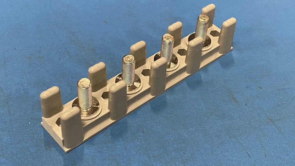 MS27212-5 TERMINAL BOARD SINGLE ROW PLASTIC BOARD STEEL TERMINALS - Image 1 of 3