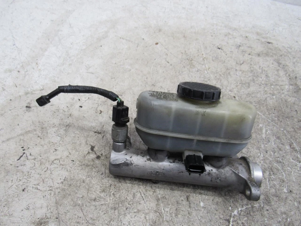 2000 Ford expedition brake master cylinder with rear disc brake option OEM Foto 1 de 4