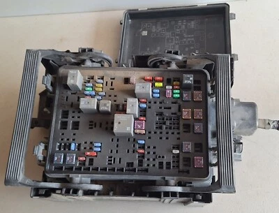 2016-2018 Chevrolet Silverado 1500 Fusebox Fuse Box Relay Module EQ3AT - Image 1 of 4