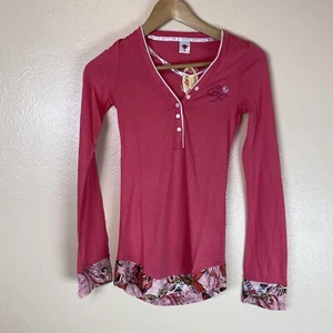 Ed Hardy XS Long Sleeve Top T-Shirt Blouse Henley Pink V-Neck Floral Graphic - Picture 1 of 4