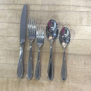 ONE 5 PIECE PLACE SETTING YAMAKAZI VICTORIA GOLD STAINLESS FLATWARE - Picture 1 of 8