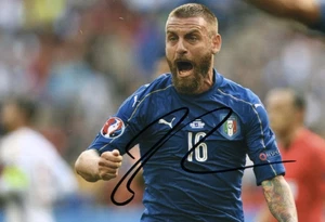 ITALY & ROMA: DANIELE DE ROSSI SIGNED 6x4 ACTION PHOTO+COA - Picture 1 of 1