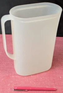 VINTAGE Tupperware 2009C-1 Replacement2QT Slim Line Pitcher No Lid - Picture 1 of 2