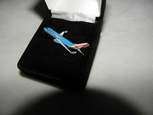 SOUTHWEST AIRLINES 737 FLUGZEUG REVERS HEFT PIN FLUGZEUG PILOT SAMMLER GESCHENK NEU - Bild 1 von 6