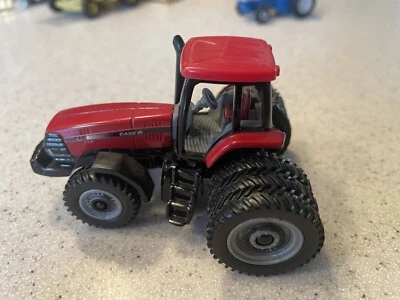 Tractor diecast Case IH MX 240 Magnum vintage con triples escala 1:64 Foto 1 de 4