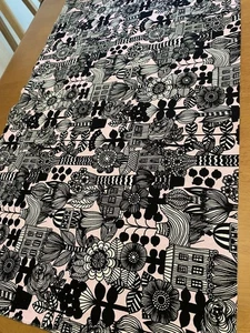 Marimekko Lintukotonen Fabric Pink Rare 40×73cm Cotton Textile Patchwork - Picture 1 of 5