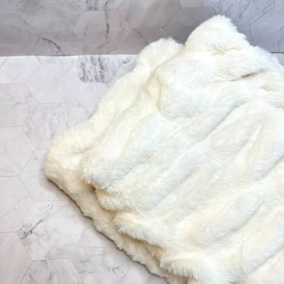 Koolaburra By Ugg Ivory White Faux Fur Sherpa Standard Pillow Case Cozy Soft - Image 1 of 4