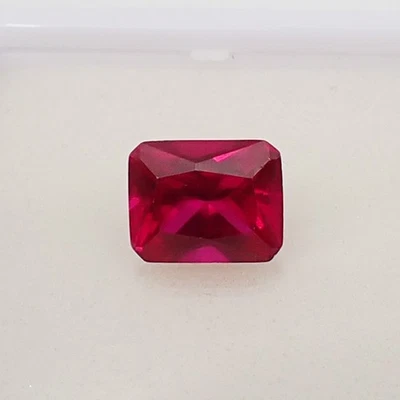 Created 10x8mm Emerald Cut Blood Red Ruby Colour Loose 4.33 carats Gemstone - Image 1 of 4