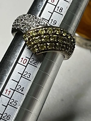 Anillo chapado en oro de plata de ley talla 9 con diamantes circonitas blancas y amarillas Foto 1 de 4