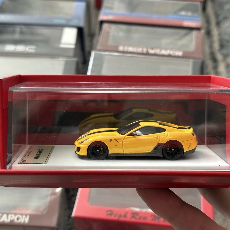 Coche modelo de resina amarilla DMH 1/64 Ferrari 599 GTO Foto 1 de 1