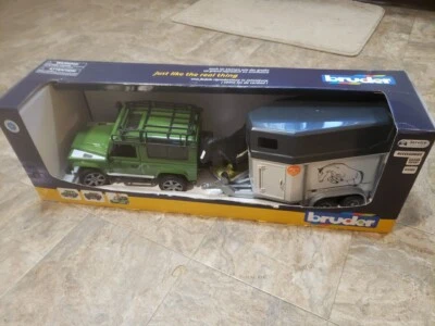 Bruder #02582 Land Rover Defender Station Wagon with Horse Trailer + Horse - Image 1 of 4