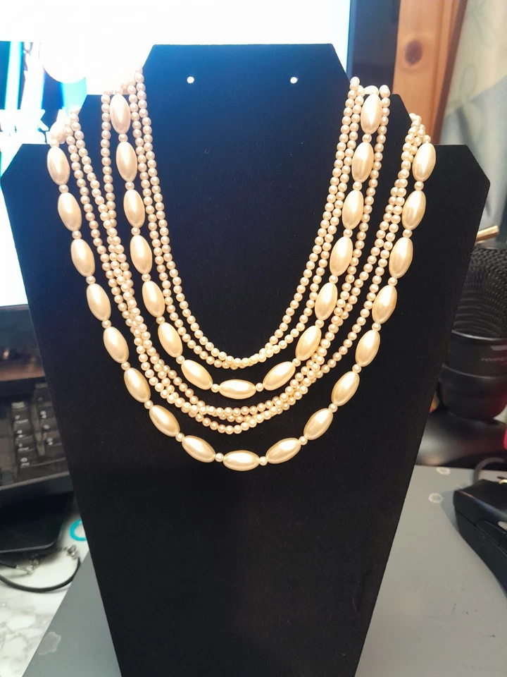 elegant pearl necklace made in japan - Image 1 of 1