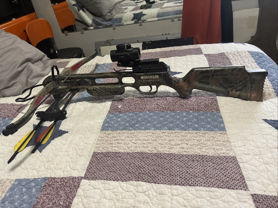 Ballesta Jaguar P.L. Con mira telescópica y 2 flechas usado estado Foto 1 de 4