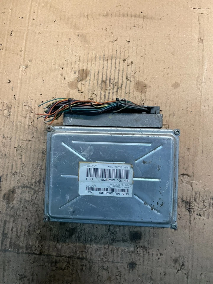 Módulo de control del motor Cadillac Escalade EXT 2002 a 2003 ECM ECU V2235 DG Foto 1 de 4