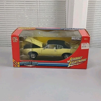 1968 PONTIAC GTO Johnny Lightning #51105G 1:24  Scale Diecast Mayfair Maize  - Image 1 of 4