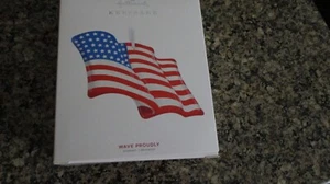 HALLMARK WAVE PROUDLY USA FLAG 2019 NIB - Picture 1 of 3