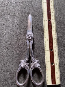 Tiffany MAKERS 940 Sterling grape shears with vermeil GRAPE pattern(Ca. 1920-40) - Bild 1 von 7