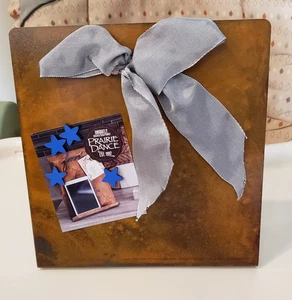 Prairie Dance Metal Art Magnetic Stand With 4 Blue Star Magnets Silver Bow - Picture 1 of 2