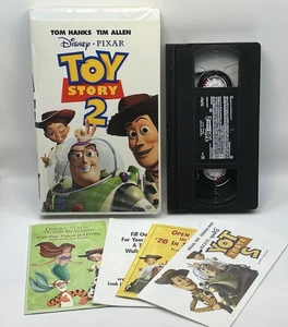 Toy Story 2 VHS 1999 Disney Pixar Video Tape Clamshell Promos Inserts Nearly New - Foto 1 di 15