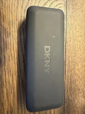 Estuche para gafas DKNY negro estuche rígido con cubierta gafas de sol estuche solo estuche para gafas Foto 1 de 4