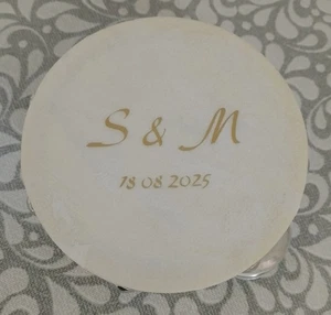 TAMBURELLO PERSONALIZZATO con SONAGLI 10cm diam MATRIMONIO SEGNAPOSTO BOMBONIERA - Foto 1 di 4